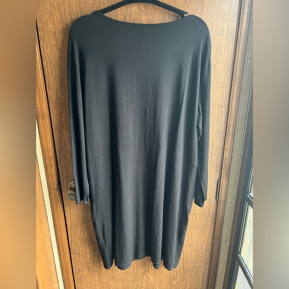 Eileen Fisher Black Long Sleeve Crewneck Viscose
Dress with Pockets Size medium - Picture 5 of 10